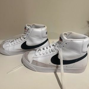 NIKE Blazers 4Y Womens 5.5